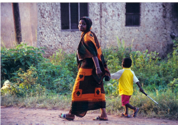 jambiani - mom and kid walking
