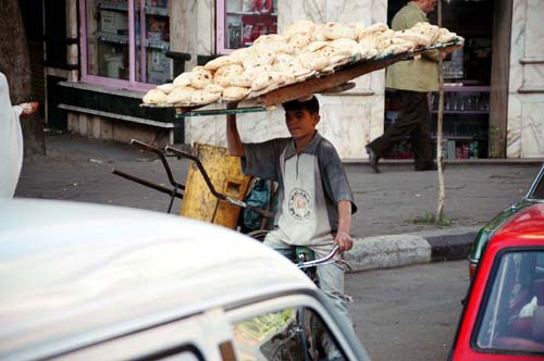 Egypt Cairo Khan - bread on head