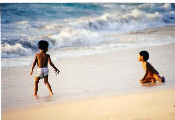Bali - 2 kids on beach