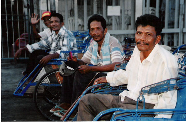 surabaya - cyclo drivers