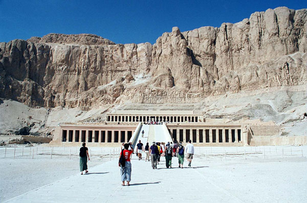 Luxor - 1997 temple afar