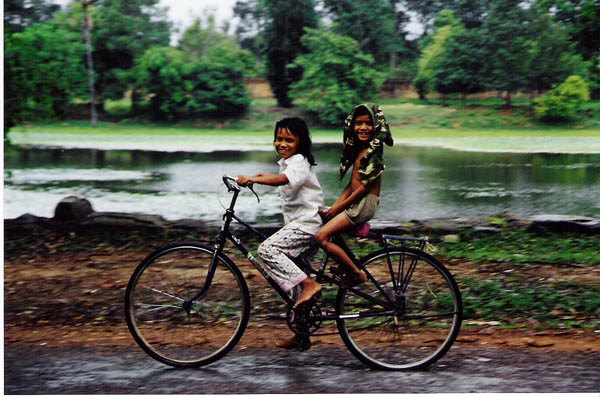 Ankor Wat - bike kids