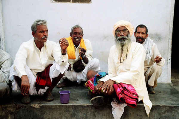 Jaipur - quatro guys in white