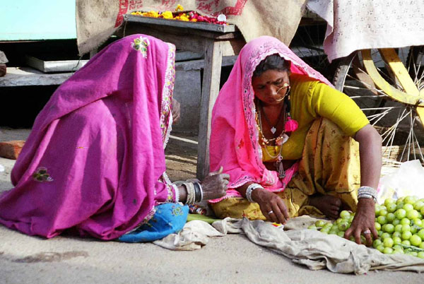 Pushkar - trading veggies